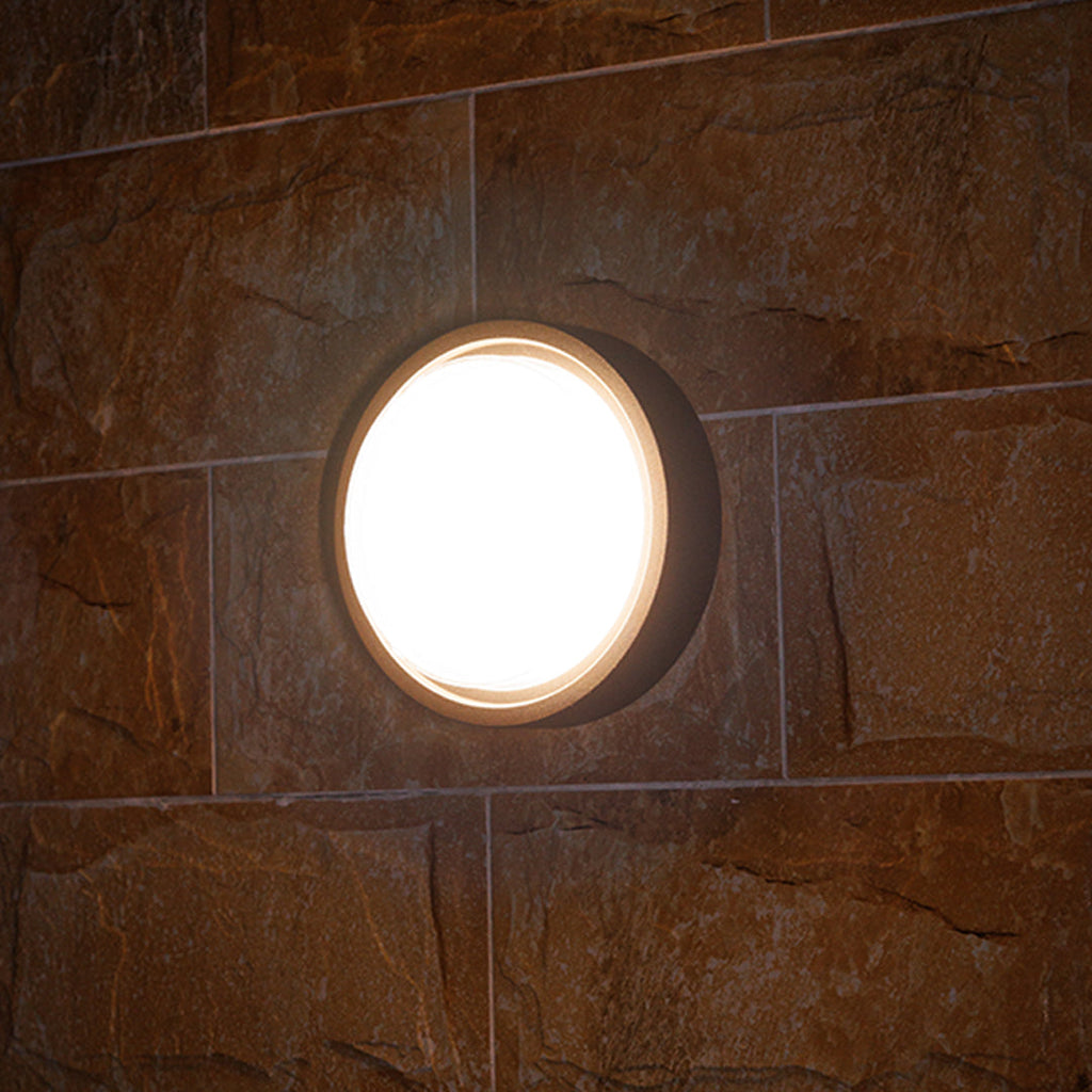 BLACKWATER RAINPROOF OUTDOOR WALL SCONCE IN MINIMALIST DESIGN