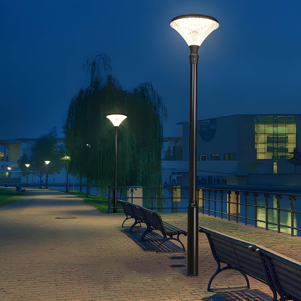 RAVENSHIRE SOLAR STREET LANTERN WITH BLACK POLE