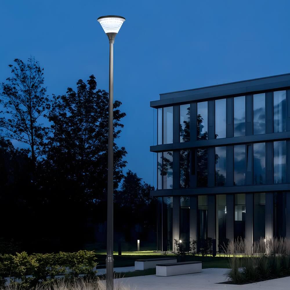 WINTHORPE BLACK SOLAR GLOBE LAMP POST