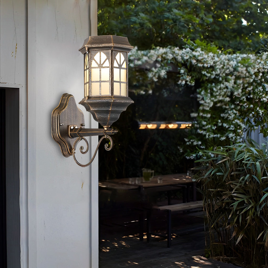 WINDSOR SOLAR-POWERED DIMMERED WALL LANTERN WITH REMOTE CONTROL