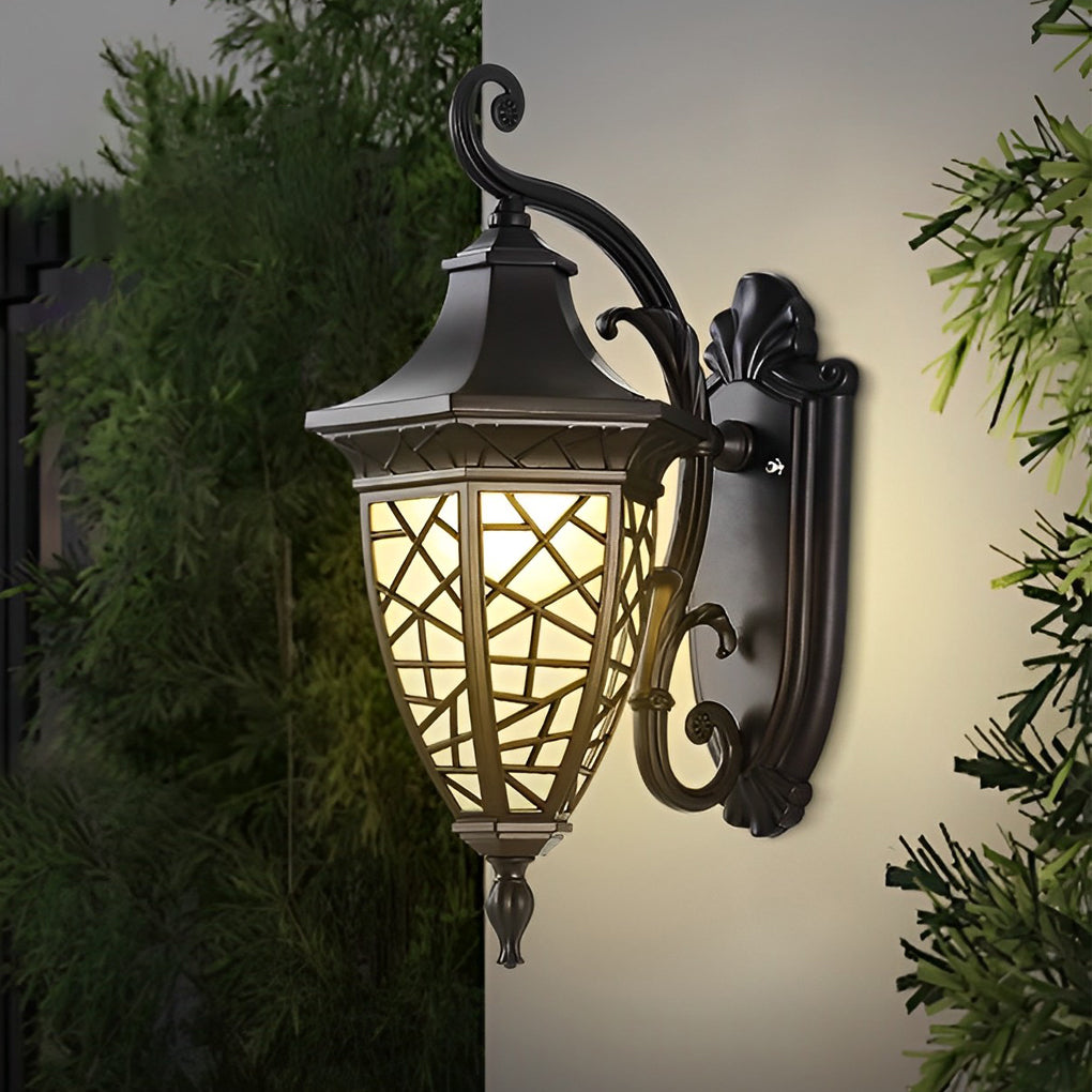 WINCHESTER SOLAR-CHARGED BLACK WALL LANTERN WITH VINTAGE GEOMETRIC DESIGN