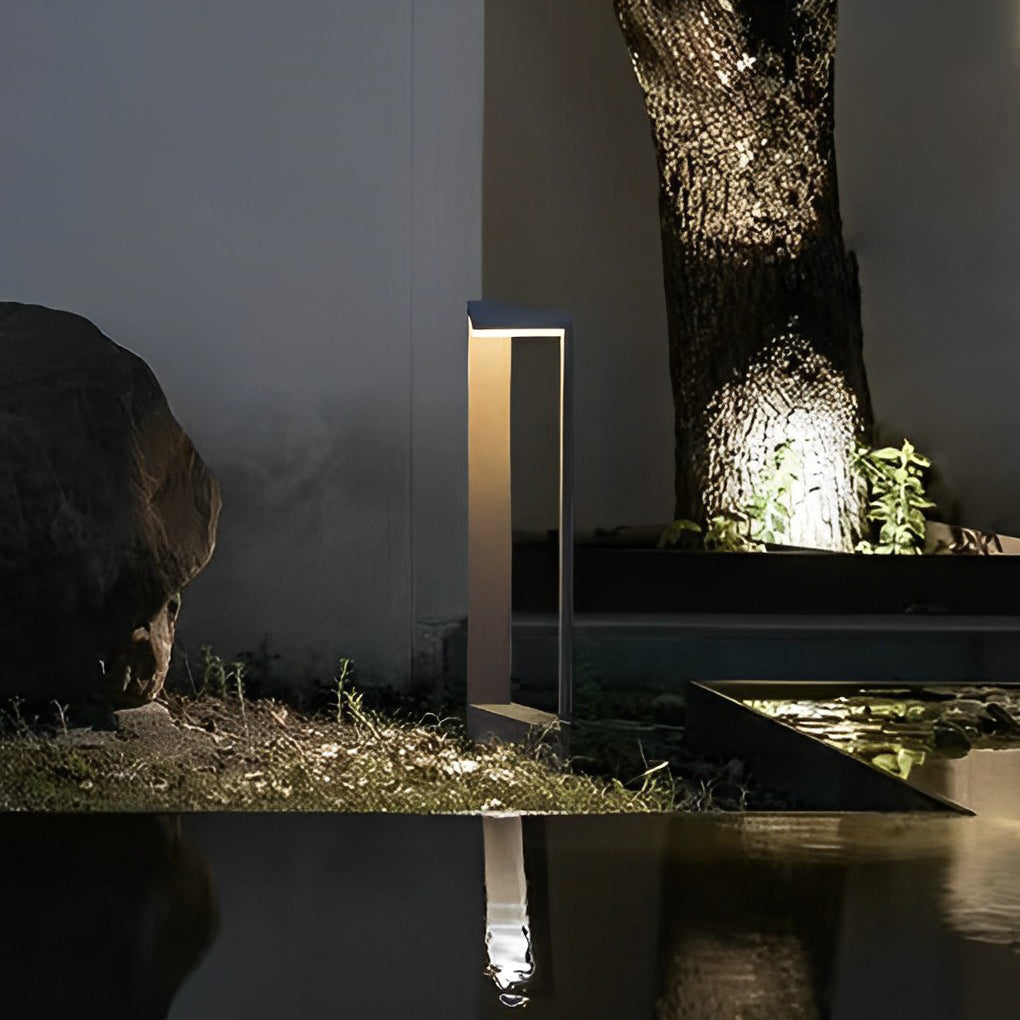 FENWICK MODERN 12W PATH LIGHTING FIXTURE FOR OUTDOOR SPACES