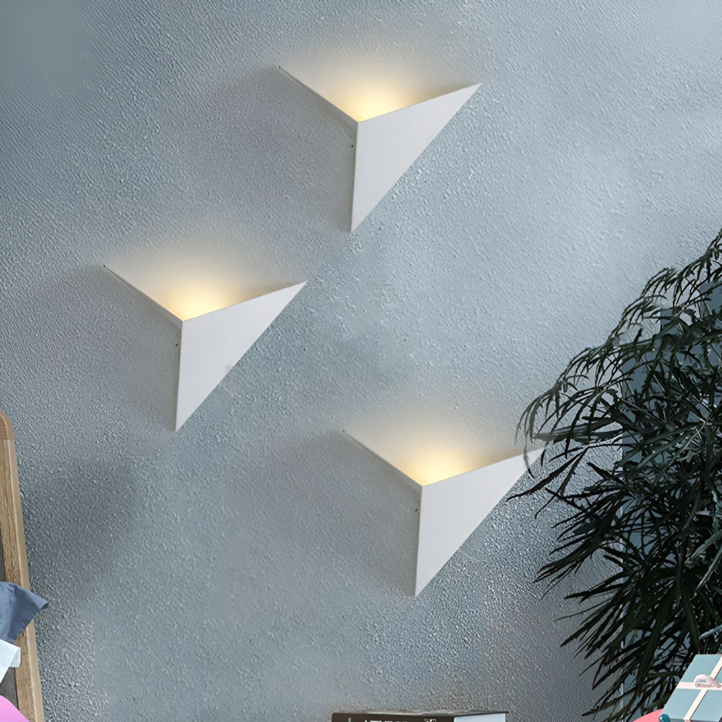 WINTHORPE TRIANGULAR LED WALL BRACKET LIGHT