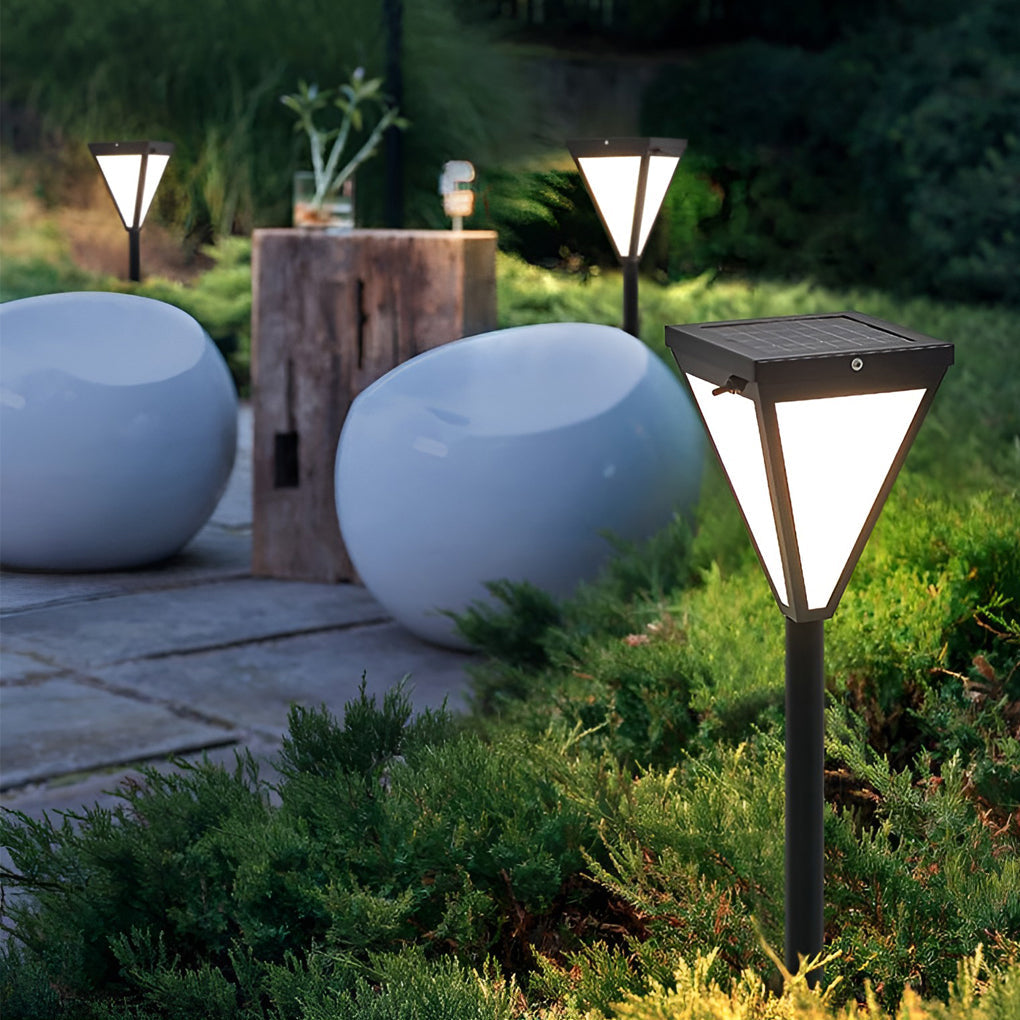 WINTERBOURNE SOLAR-POWERED PATHLIGHT WITH WATER-RESISTANT DESIGN