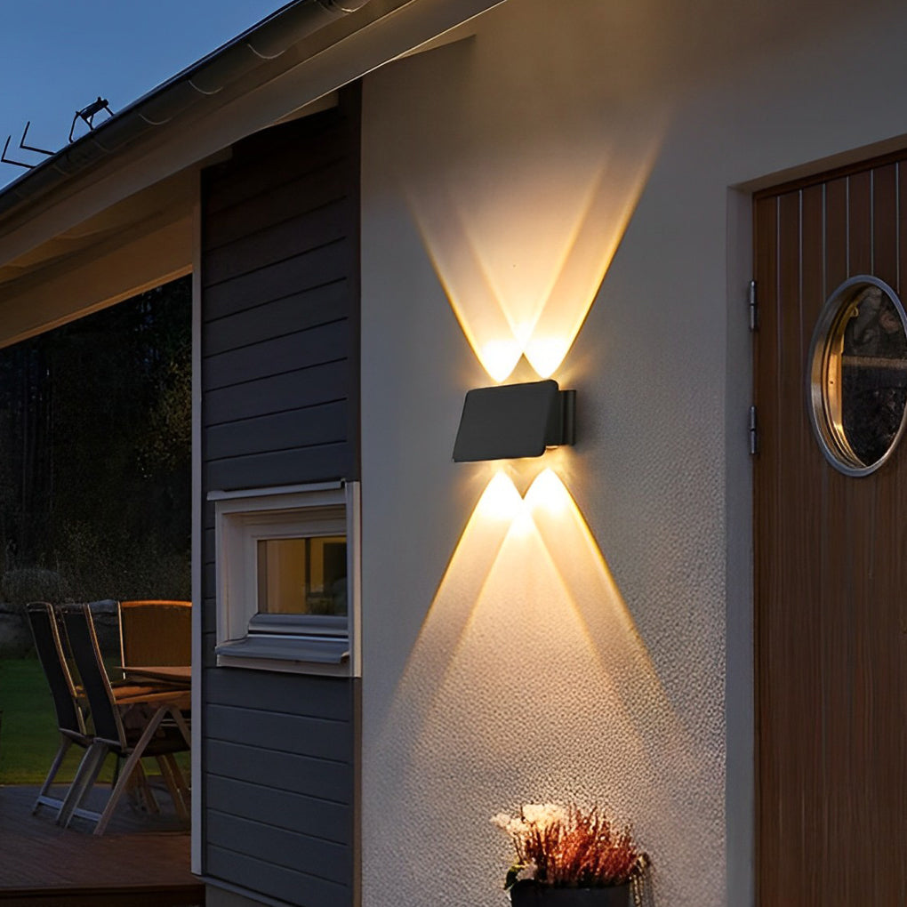 RIVERTON SOLAR-POWERED ILLUMINATION WALL SCONCE