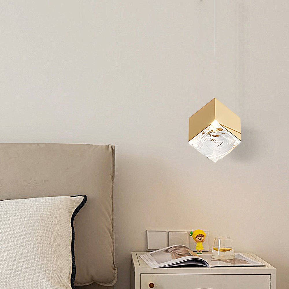 WINDSOR GLASS CUBE STAIRCASE LIGHTING IN GILDED METAL"  
2. "CAMBRIDGE MULTI-LIGHT ICE CUBE CHANDELIER IN POLISHED CHROME"  
3. "HENLEY MODERN GLASS ICE CUBE PENDANT IN GOLD FINISH"  
4. "TAVISTOCK STYLISH MULTI-LIGHT STAIRCASE CHANDELIER IN CHROME"  
5.