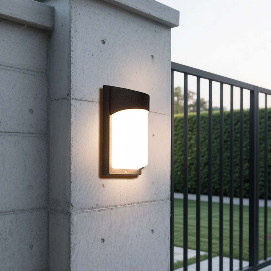 RAVENWOOD WEATHERPROOF OUTDOOR WALL LANTERN