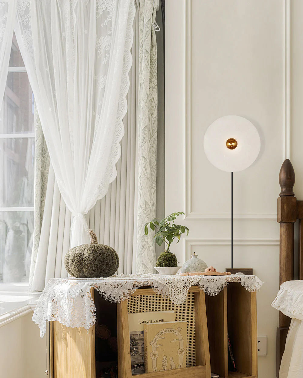 WINDSOR CIRCULAR ALABASTER WALL SCONCE