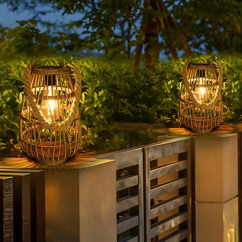 WINDSOR RATTAN SOLAR GLOW LANTERN