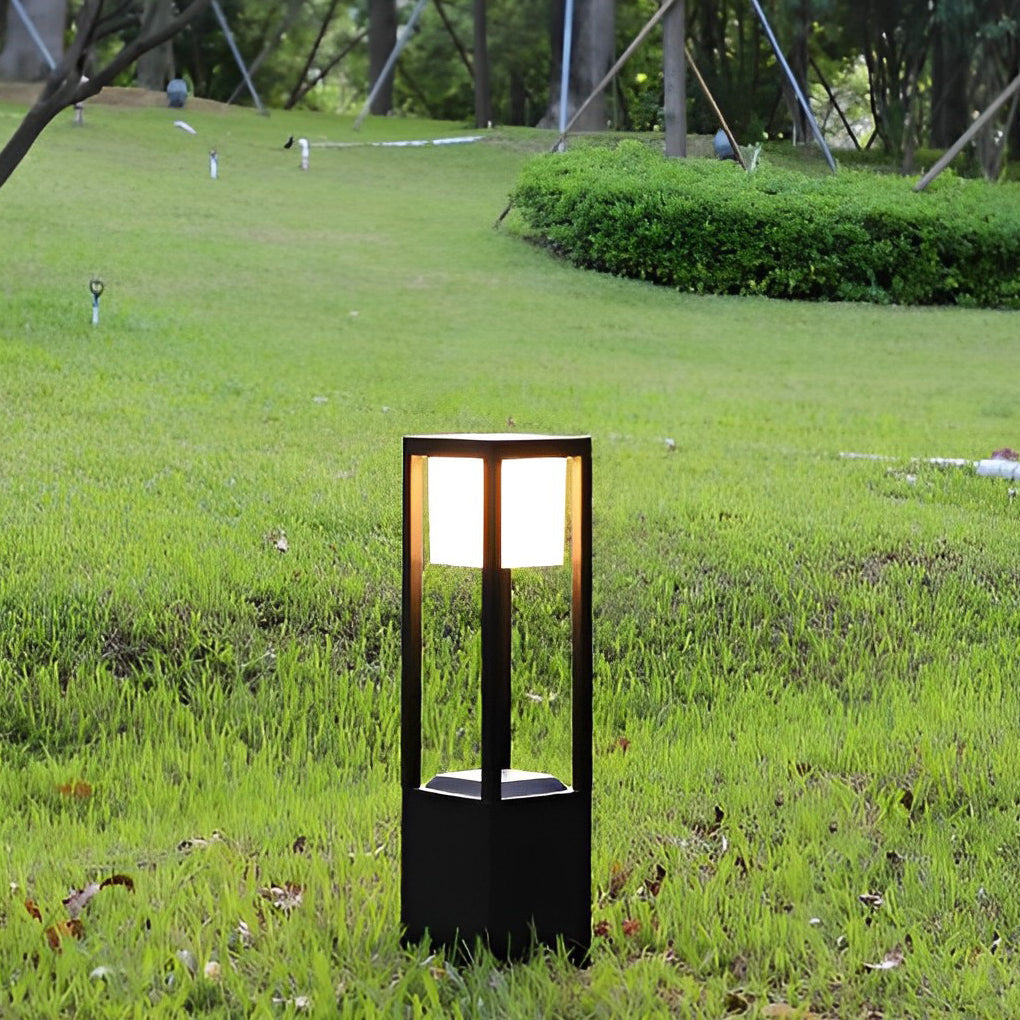RAVENHURST SOLAR-POWERED RECTANGULAR PATH LIGHTING IN BLACK ALUMINUM