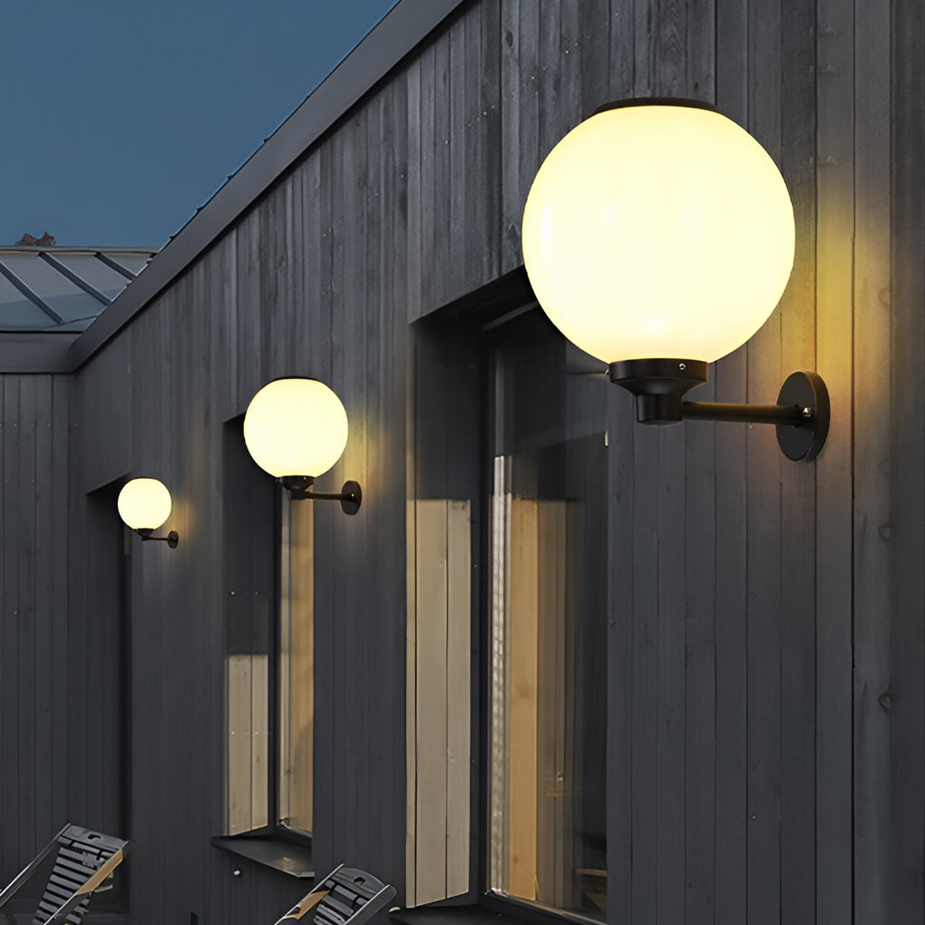 RAVENSTONE TRIPLE-LUMEN SOLAR OUTDOOR WALL SCONCE