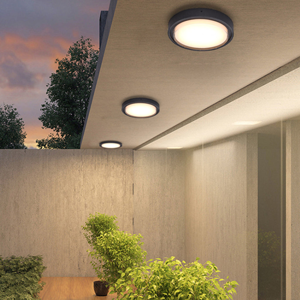 BLACKWATER RAINPROOF OUTDOOR WALL SCONCE IN MINIMALIST DESIGN