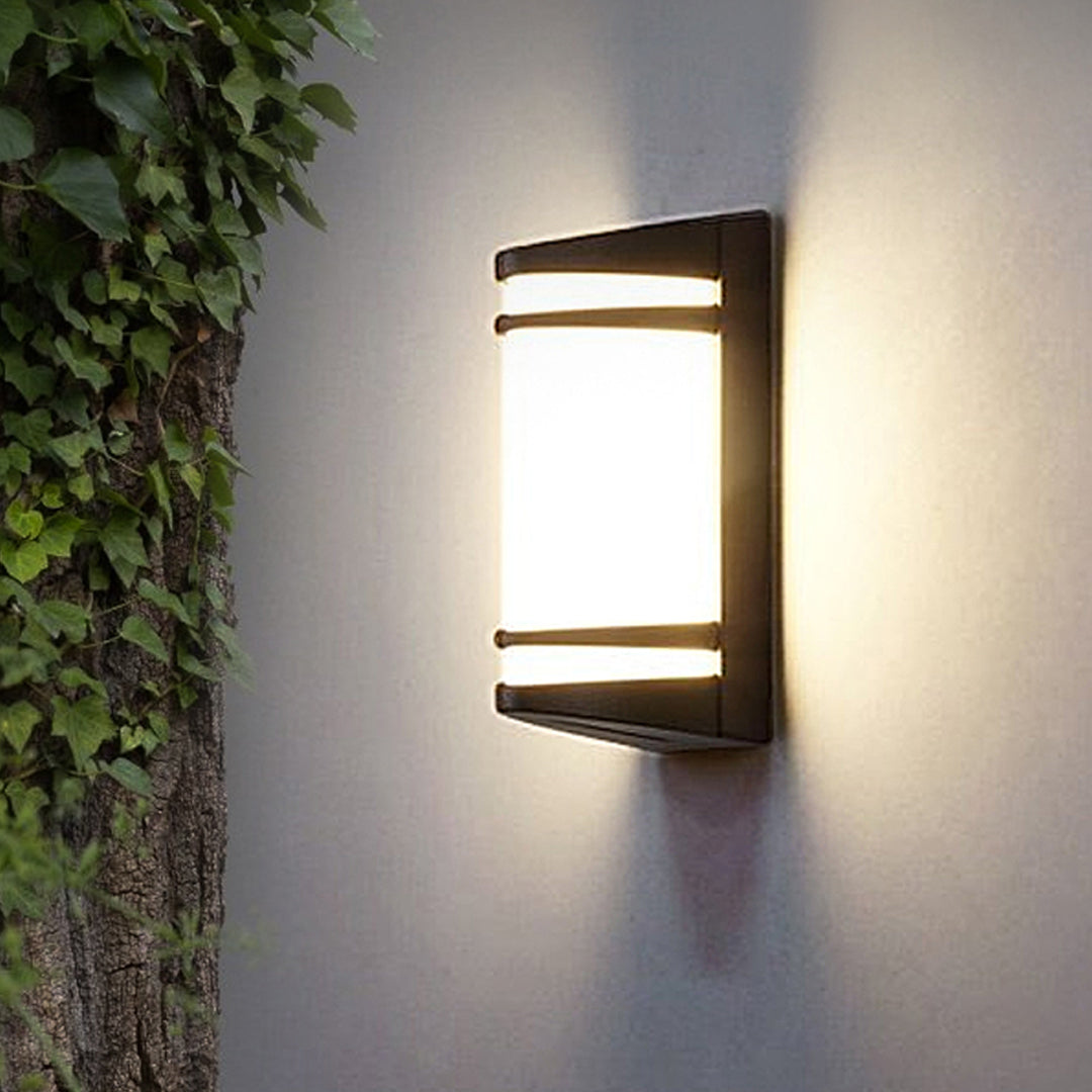 RAVENWOOD WEATHERPROOF OUTDOOR WALL LANTERN