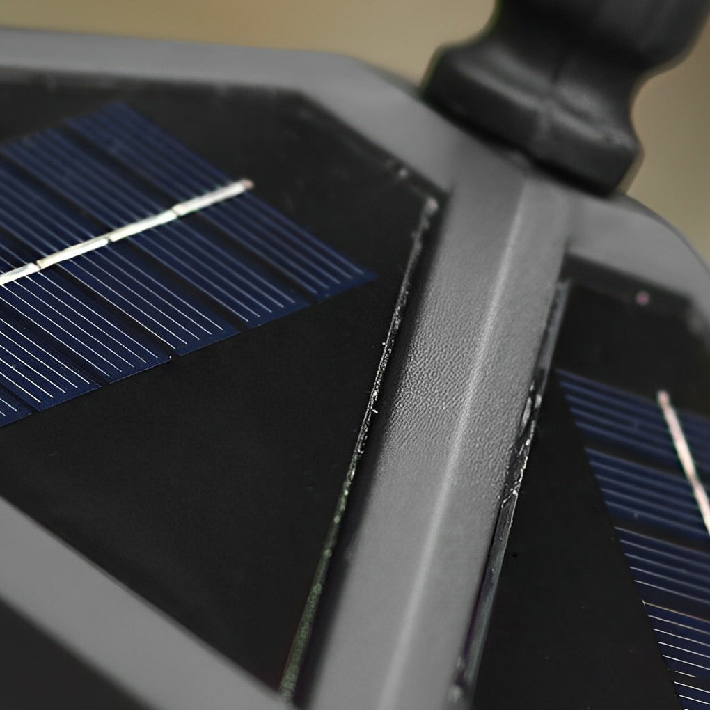 BLACKWATER GARDEN SOLAR-POWERED PAVILION LANTERN