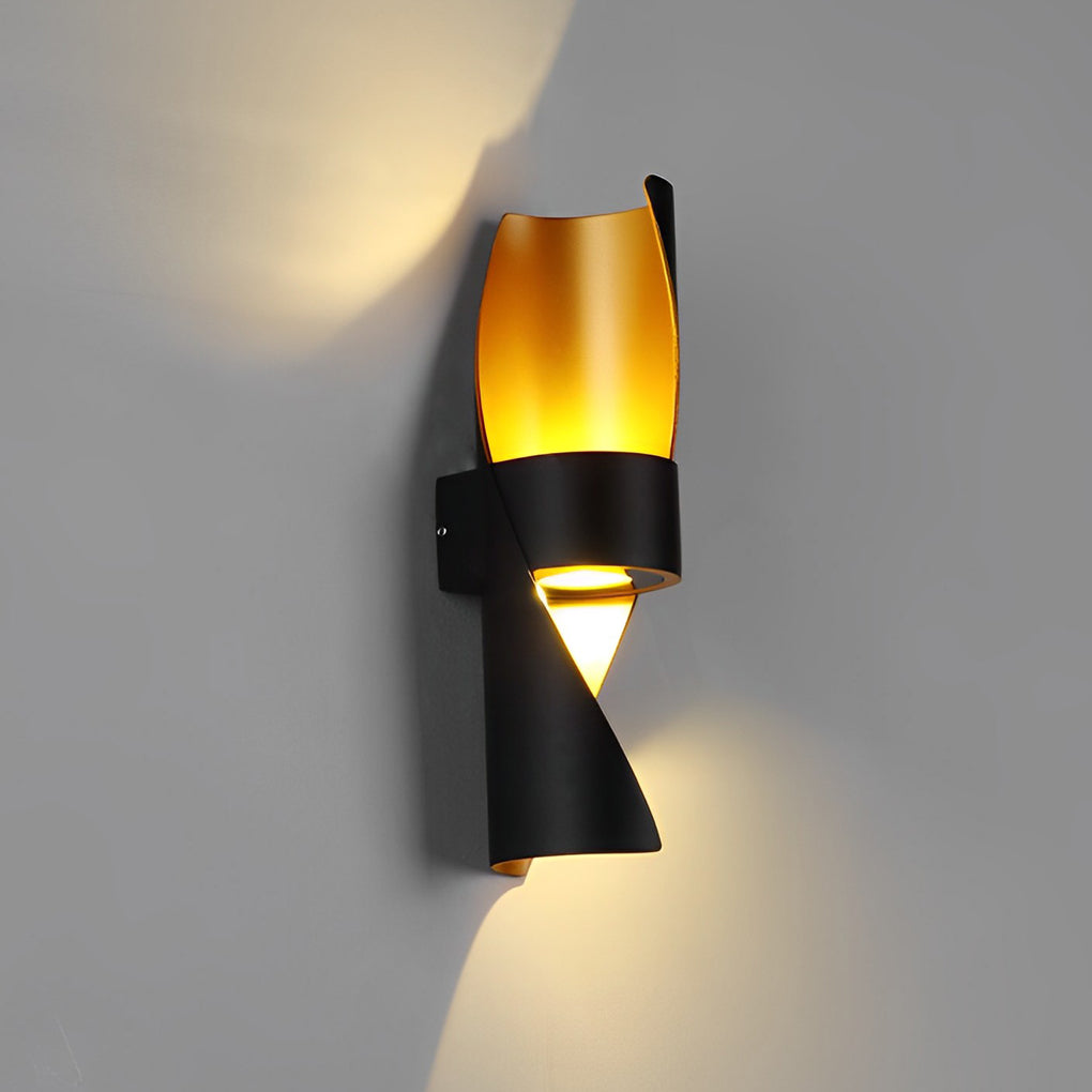 WINDSOR SPIRAL OUTDOOR WALL SCONCE WITH GILT INTERIOR