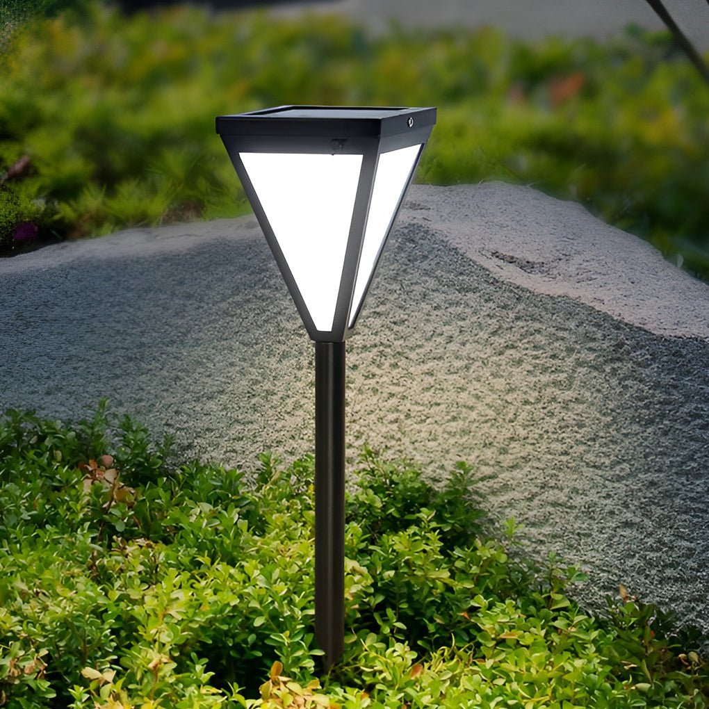WINTERBOURNE SOLAR-POWERED PATHLIGHT WITH WATER-RESISTANT DESIGN