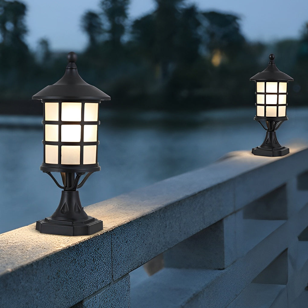 RAVENSCROFT SOLAR-POWERED GLOBE FENCE ILLUMINATORS WITH WIRELESS CONTROL