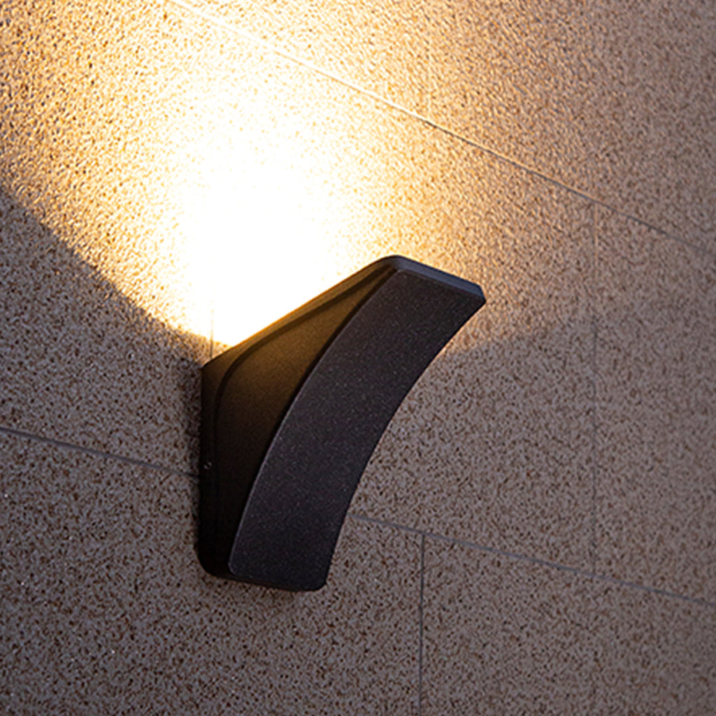 RAVENWORTH LED EMBEDDED OUTDOOR LIGHTING, WEATHER-RESISTANT MINIMALIST DESIGN