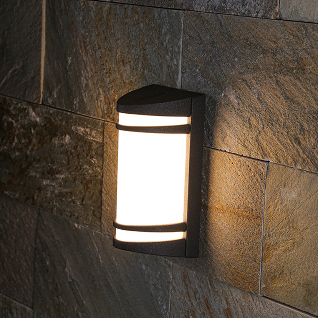 RAVENWOOD WEATHERPROOF OUTDOOR WALL LANTERN