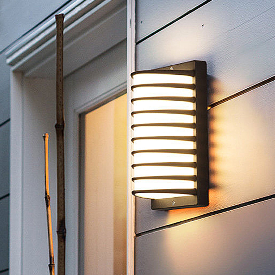 RAVENWOOD WEATHERPROOF OUTDOOR WALL LANTERN