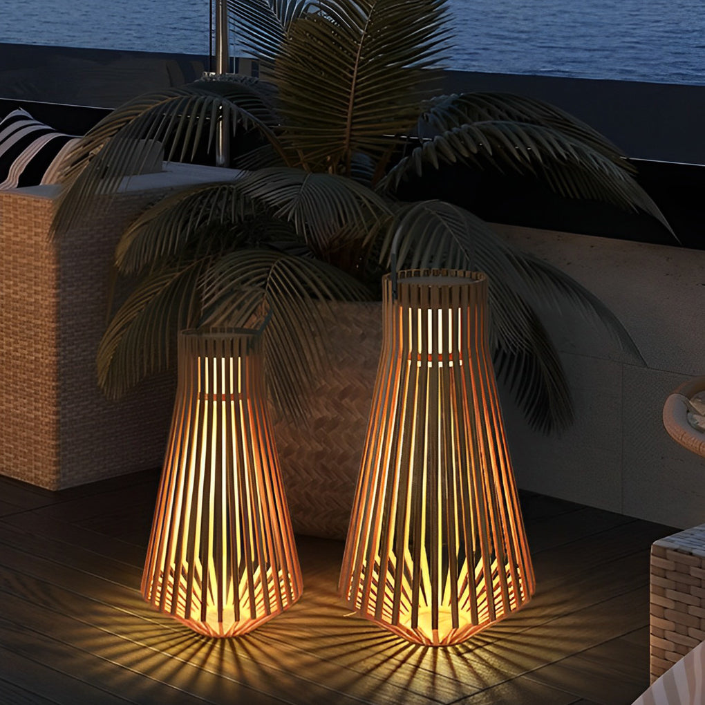 WINDSOR WOODEN SOLAR GARDEN ILLUMINATORS WITH ADJUSTABLE HEIGHT