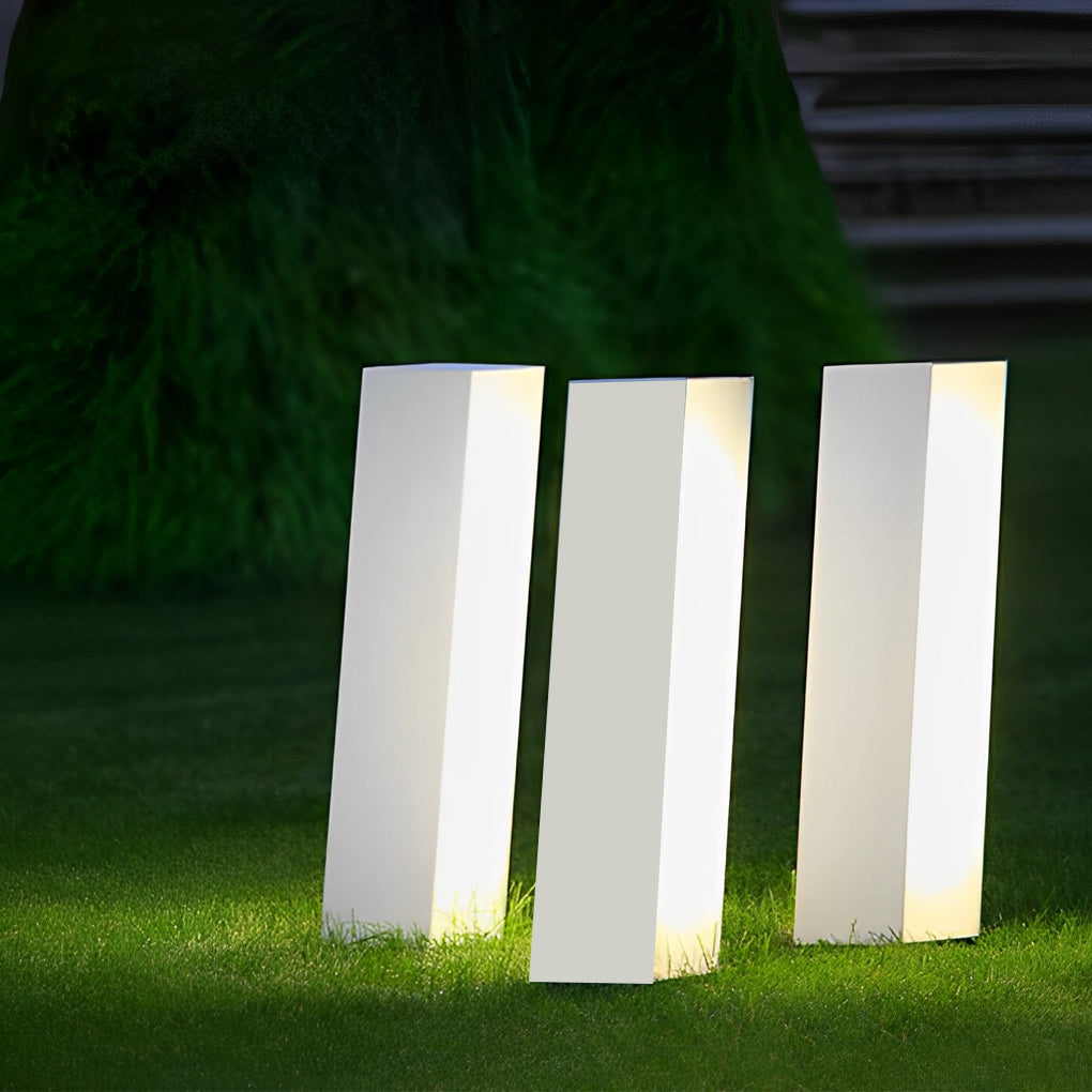 CARLETON SLANTED CUBE LED GARDEN ILLUMINATOR