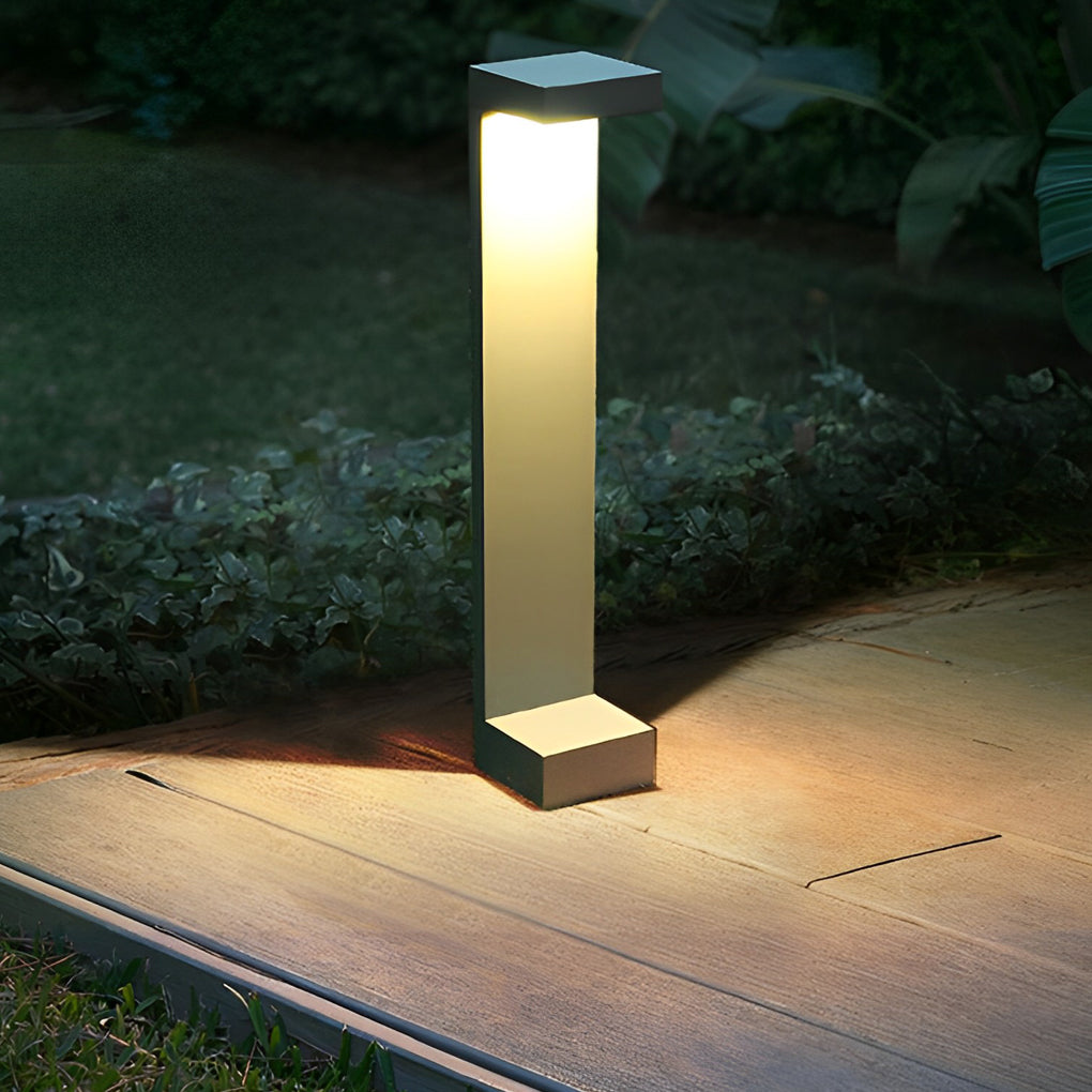 BRAMLEY ALUMINUM LED PATH LIGHTS WITH WATER-RESISTANT BLACK COATING