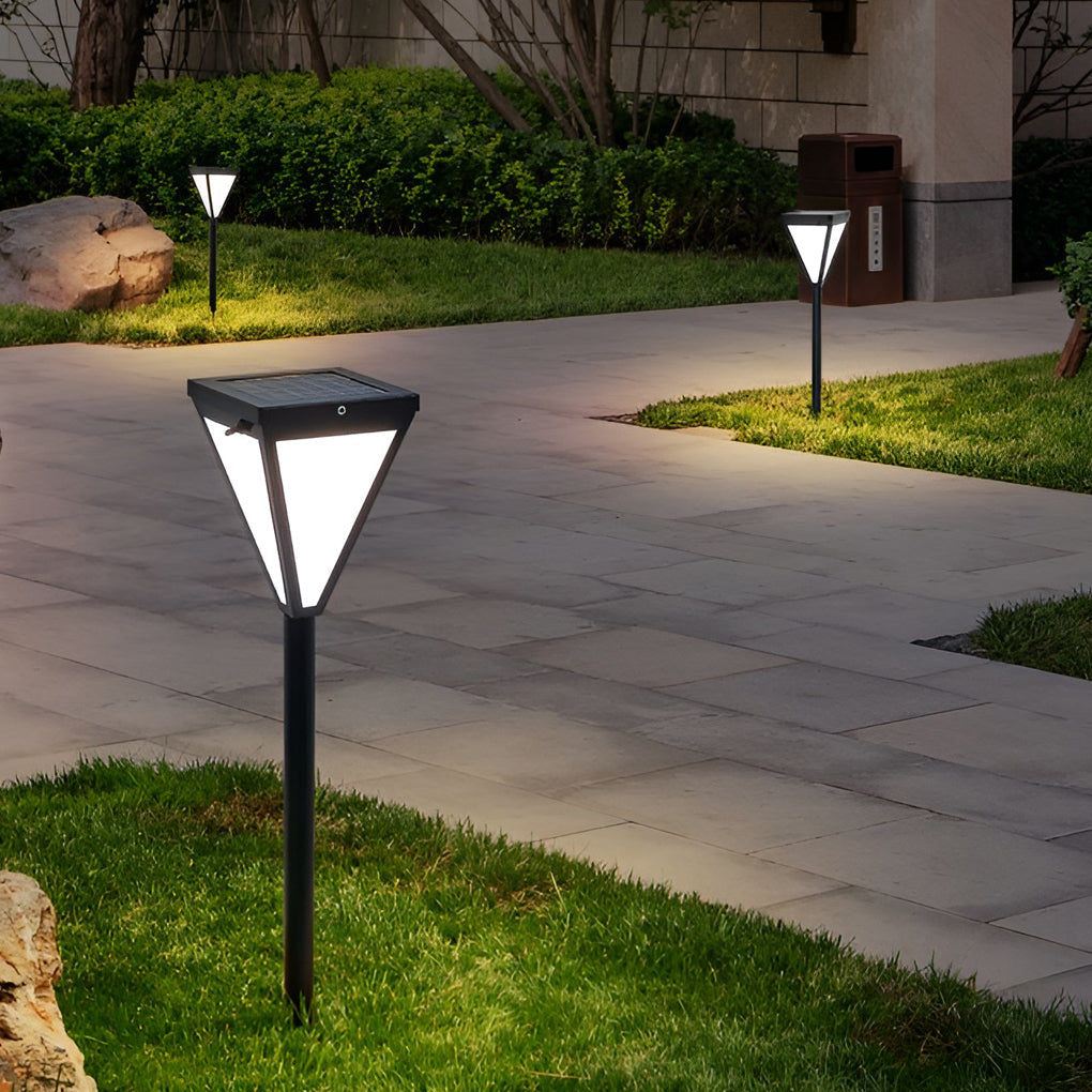 WINTERBOURNE SOLAR-POWERED PATHLIGHT WITH WATER-RESISTANT DESIGN