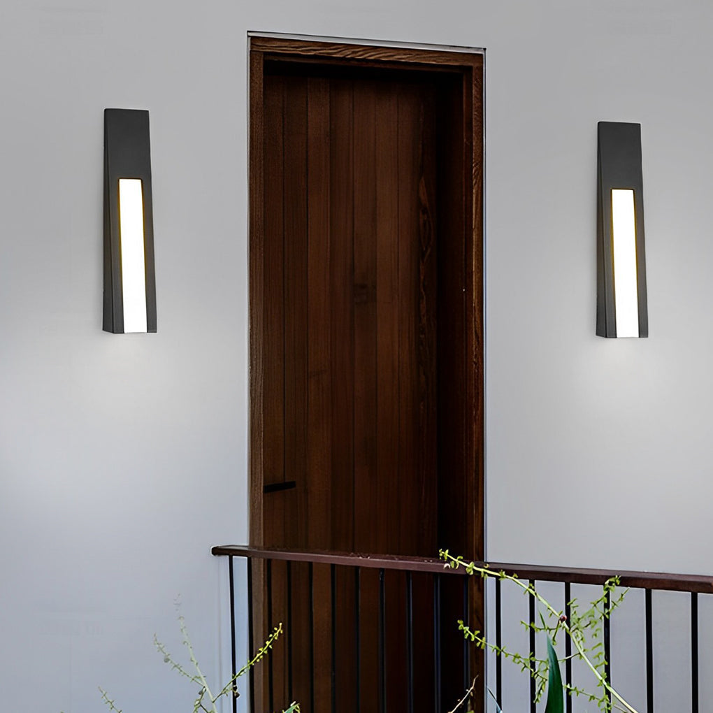 RAVENSCROFT AQUA SHIELD OUTDOOR WALL SCONCE