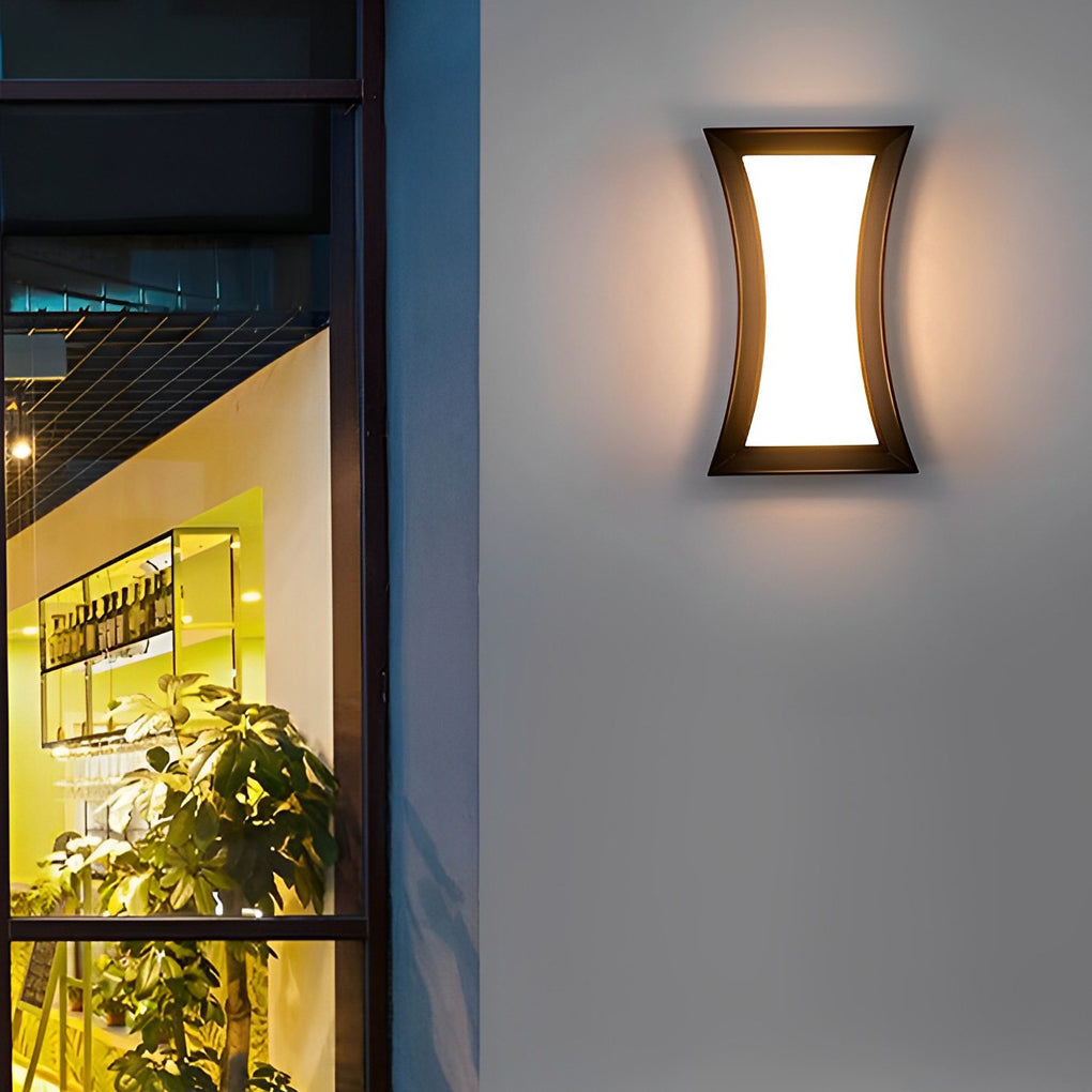 THORNBURY ALUMINUM OUTDOOR WALL SCONCE
