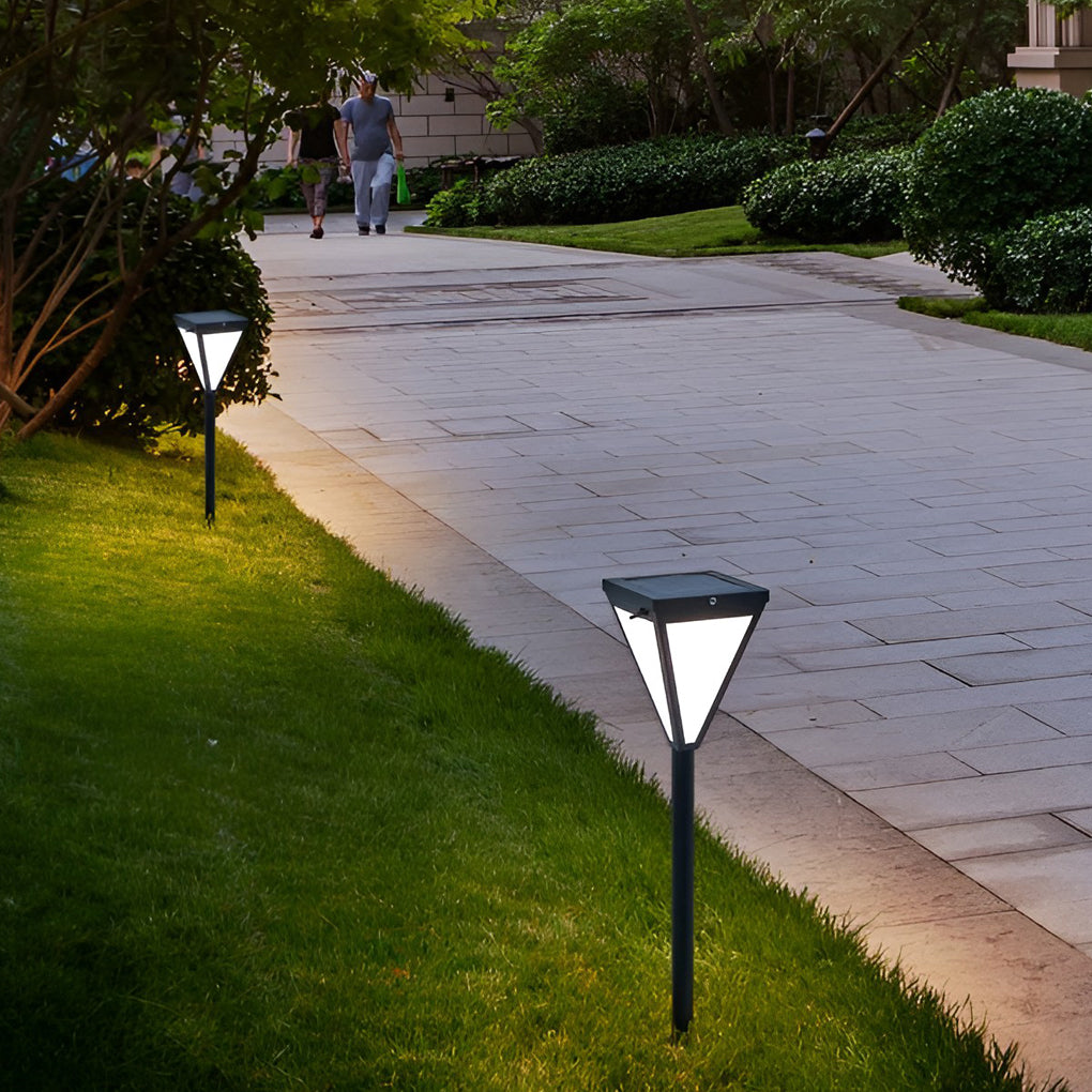 WINTERBOURNE SOLAR-POWERED PATHLIGHT WITH WATER-RESISTANT DESIGN