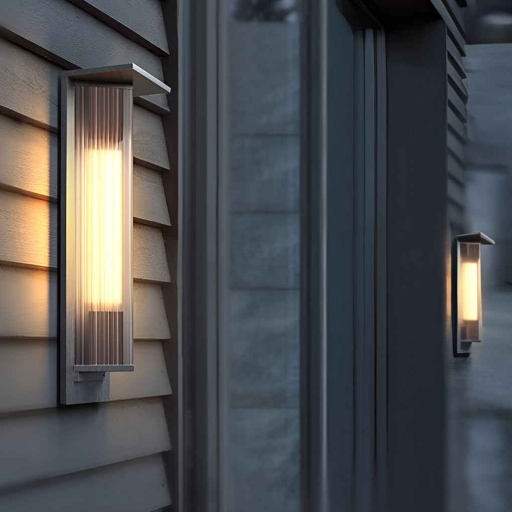 WINTHROP RUSTIC SOLAR-POWERED OUTDOOR WALL LANTERN