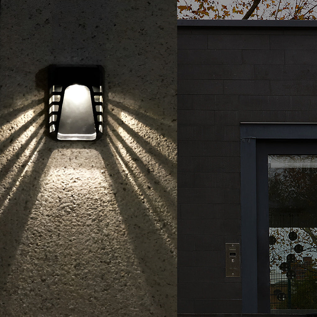 RAVENSCROFT SOLAR-POWERED LED OUTDOOR WALL LANTERN