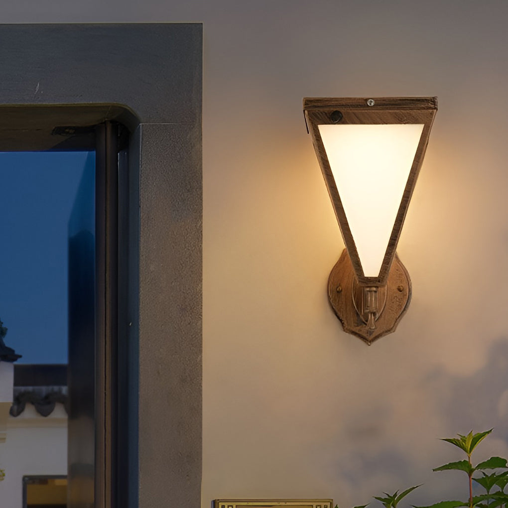 WINDSOR SOLAR-POWERED TAPERED OUTDOOR WALL LANTERN