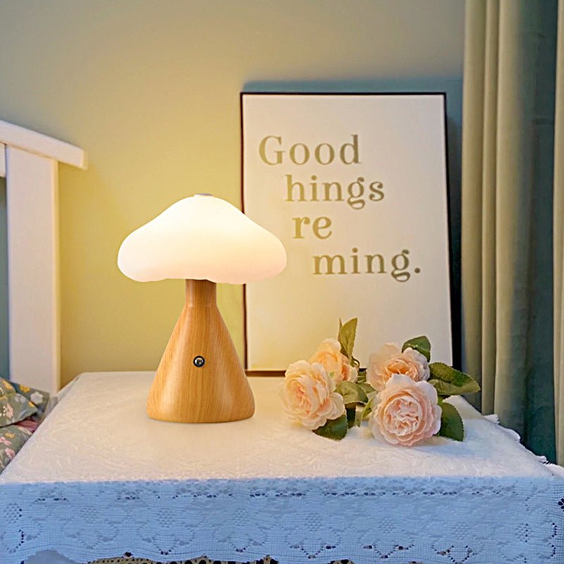 WINTHORPE METALLIC MUSHROOM-FORM LED TABLE LAMP