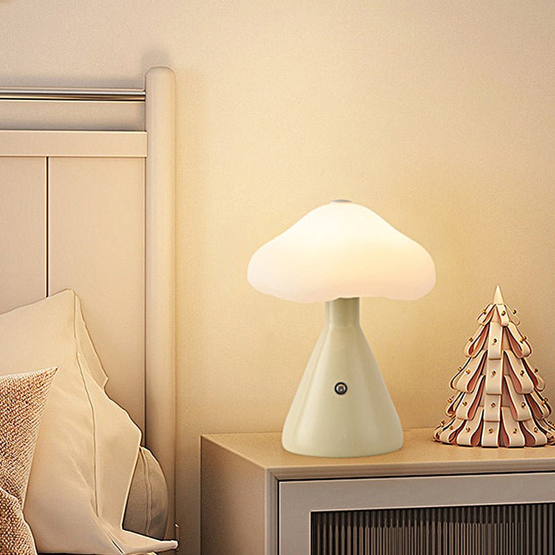 WINTHORPE METALLIC MUSHROOM-FORM LED TABLE LAMP