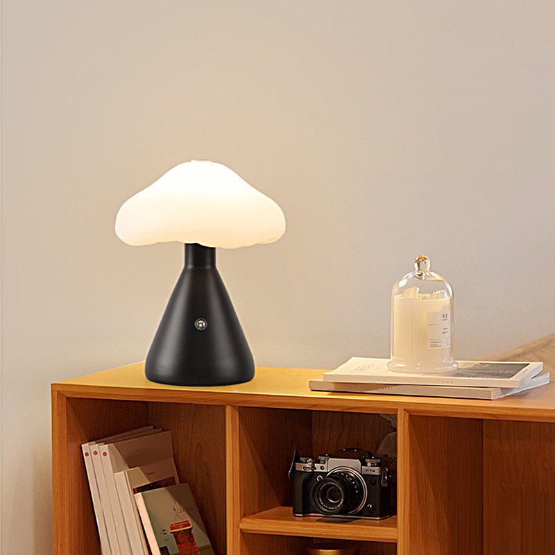 WINTHORPE METALLIC MUSHROOM-FORM LED TABLE LAMP