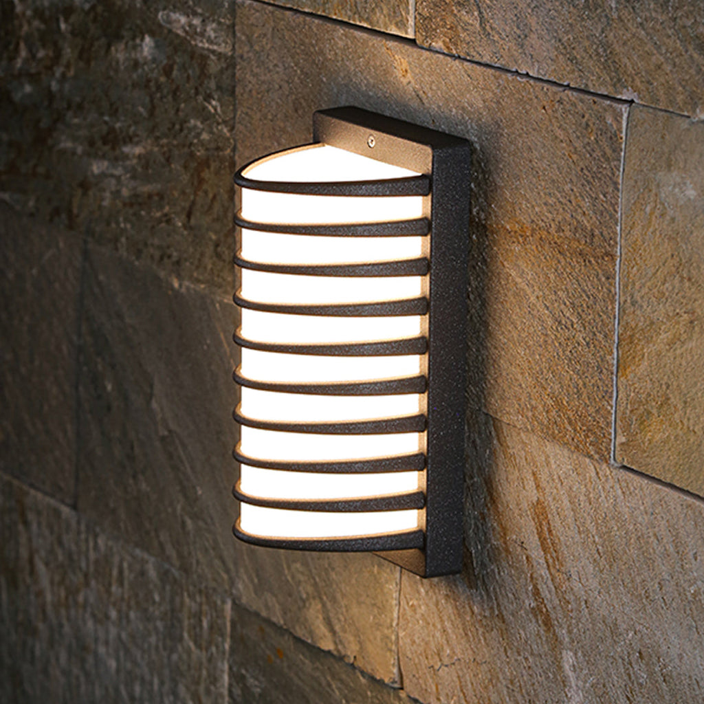 RAVENWOOD WEATHERPROOF OUTDOOR WALL LANTERN