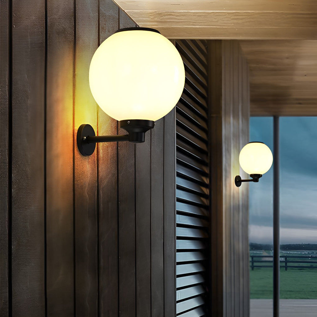 RAVENSTONE TRIPLE-LUMEN SOLAR OUTDOOR WALL SCONCE