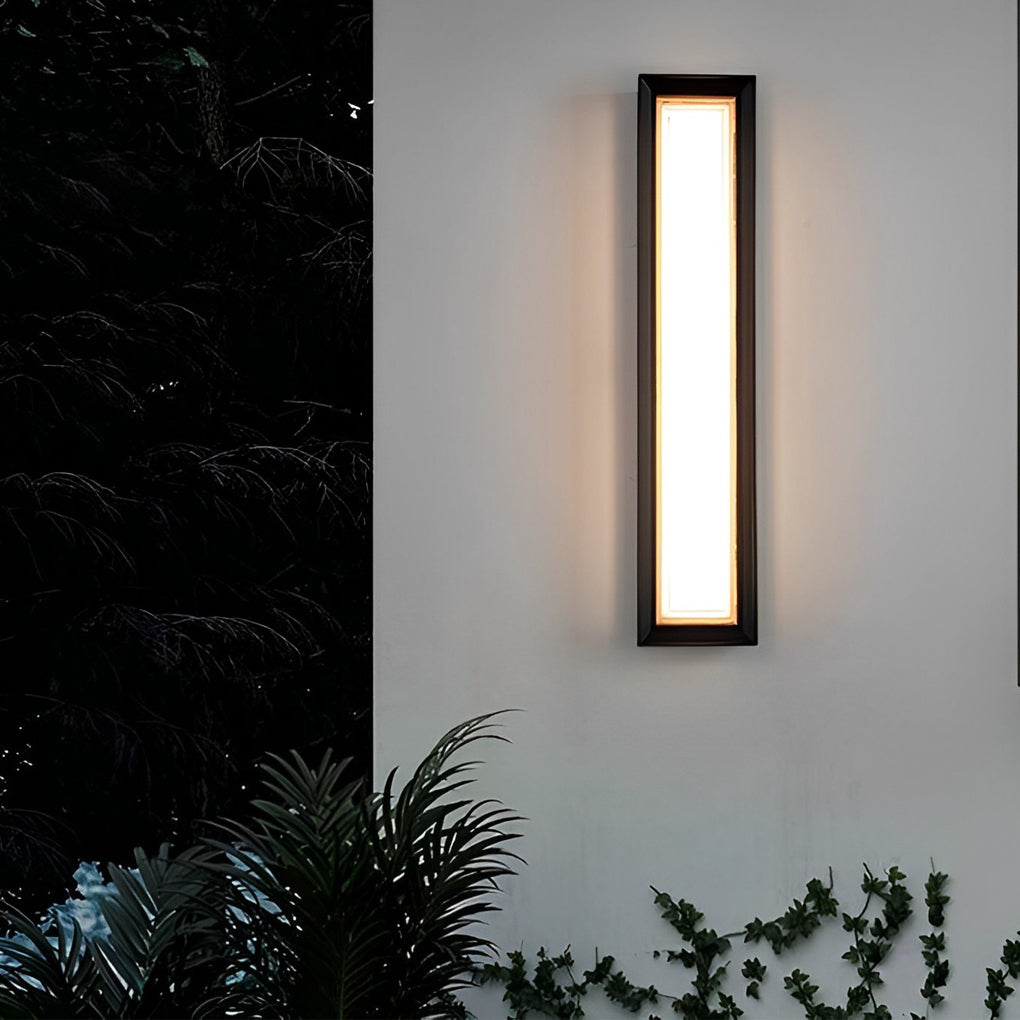 THORNBURY ALUMINUM OUTDOOR WALL SCONCE