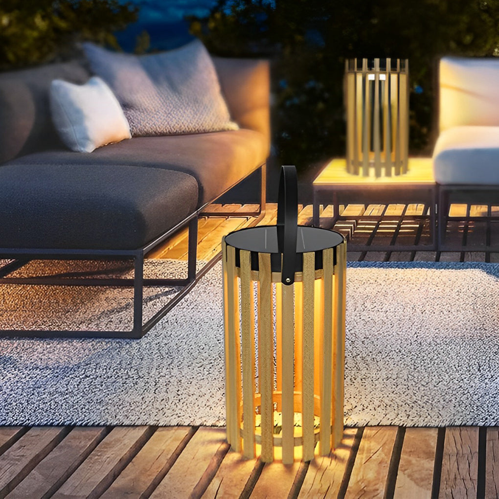 WINDSOR SOLAR-POWERED OUTDOOR ILLUMINATOR WITH WATER-RESISTANT DESIGN