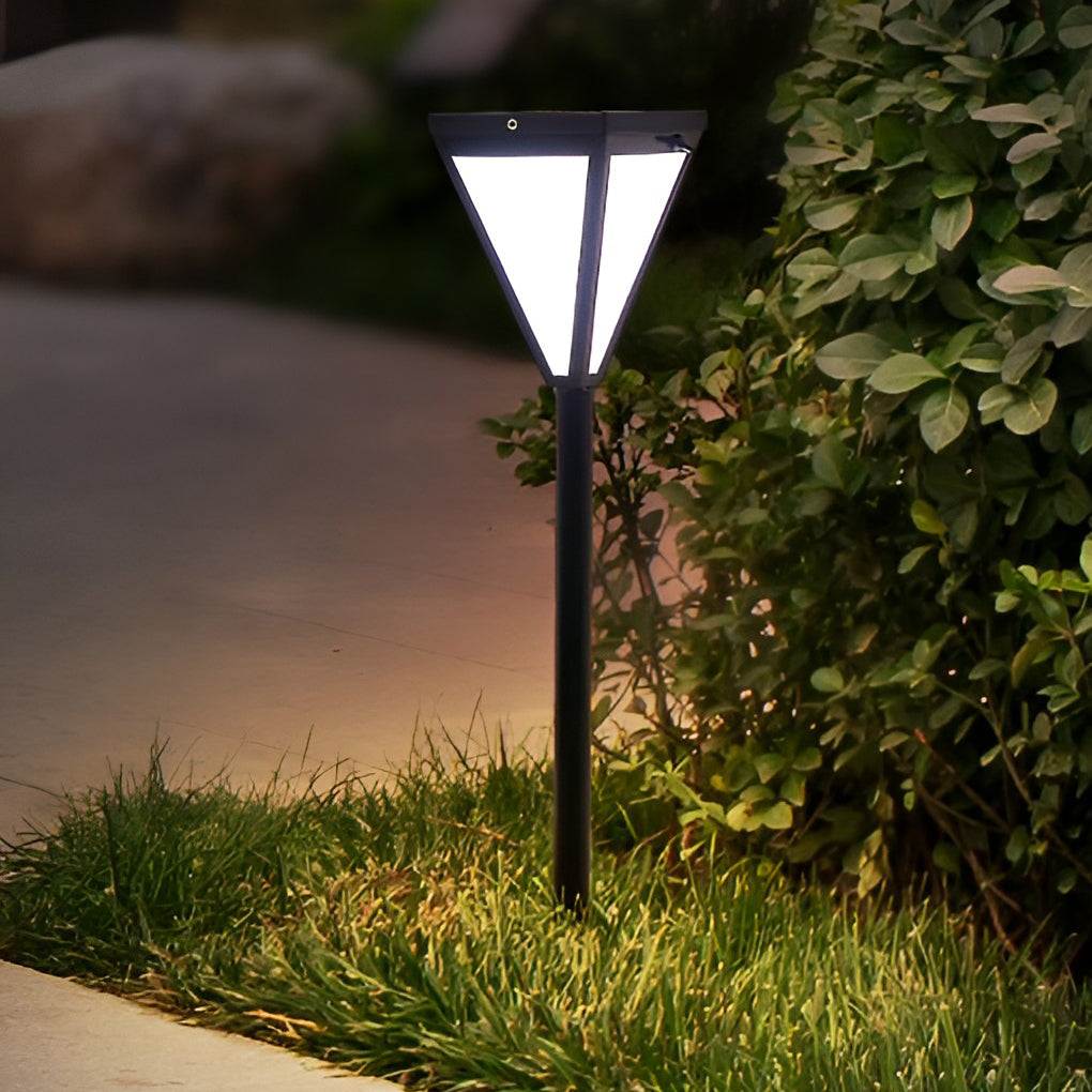WINTERBOURNE SOLAR-POWERED PATHLIGHT WITH WATER-RESISTANT DESIGN