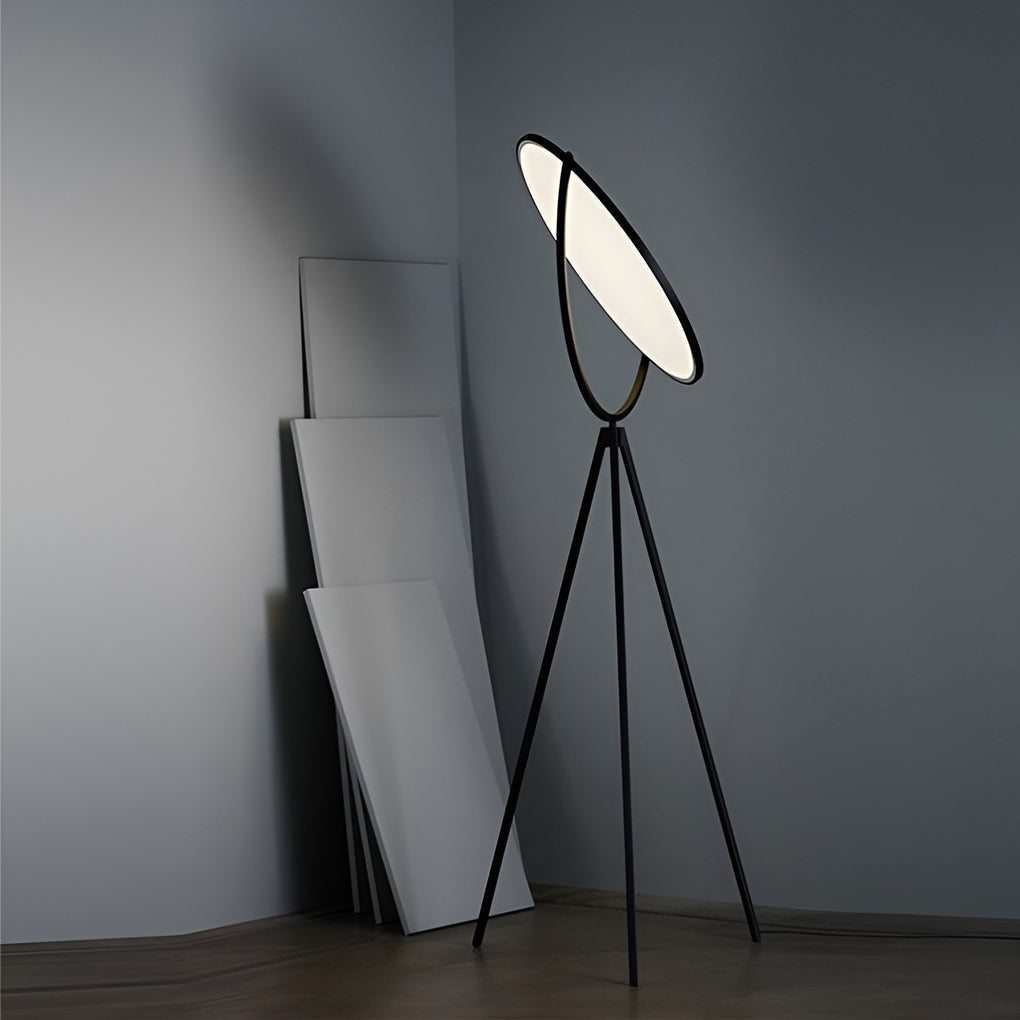 RAVENWOOD TRIO-LEG ILLUMINATOR WITH DYNAMIC LED GLOW