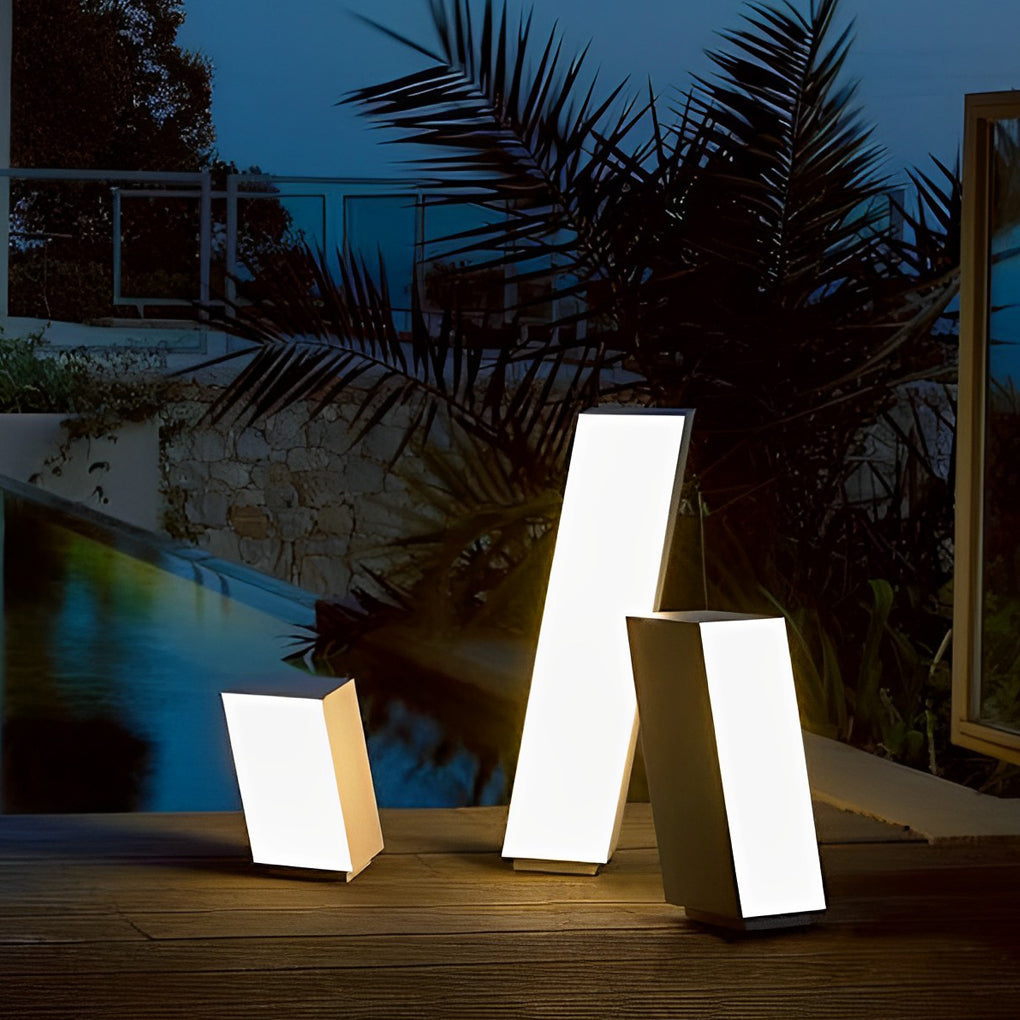 CARLETON SLANTED CUBE LED GARDEN ILLUMINATOR