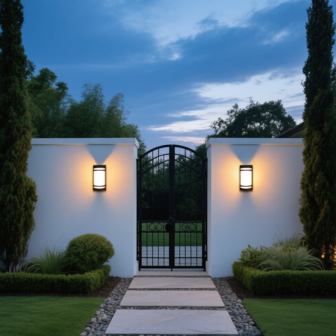 RAVENWOOD WEATHERPROOF OUTDOOR WALL LANTERN