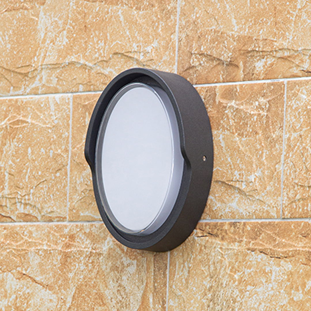BLACKWATER RAINPROOF OUTDOOR WALL SCONCE IN MINIMALIST DESIGN