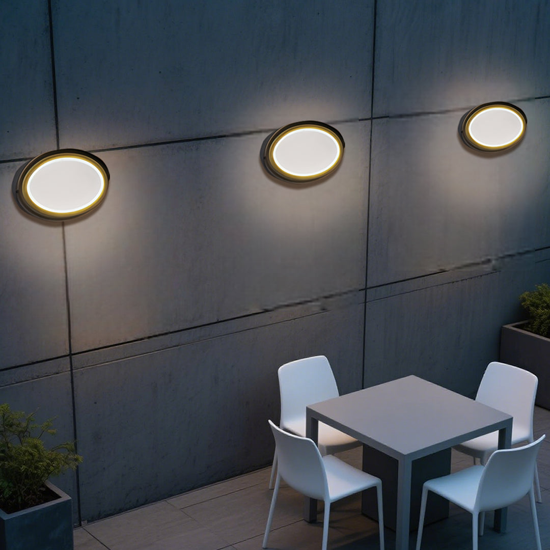 BLACKWATER RAINPROOF OUTDOOR WALL SCONCE IN MINIMALIST DESIGN