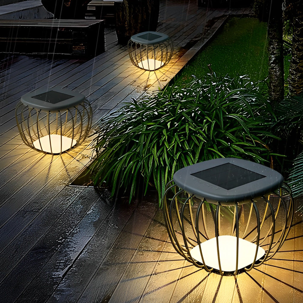 CHARLESTON SOLAR-POWERED OUTDOOR ILLUMINATOR WITH WATER-RESISTANT DESIGN