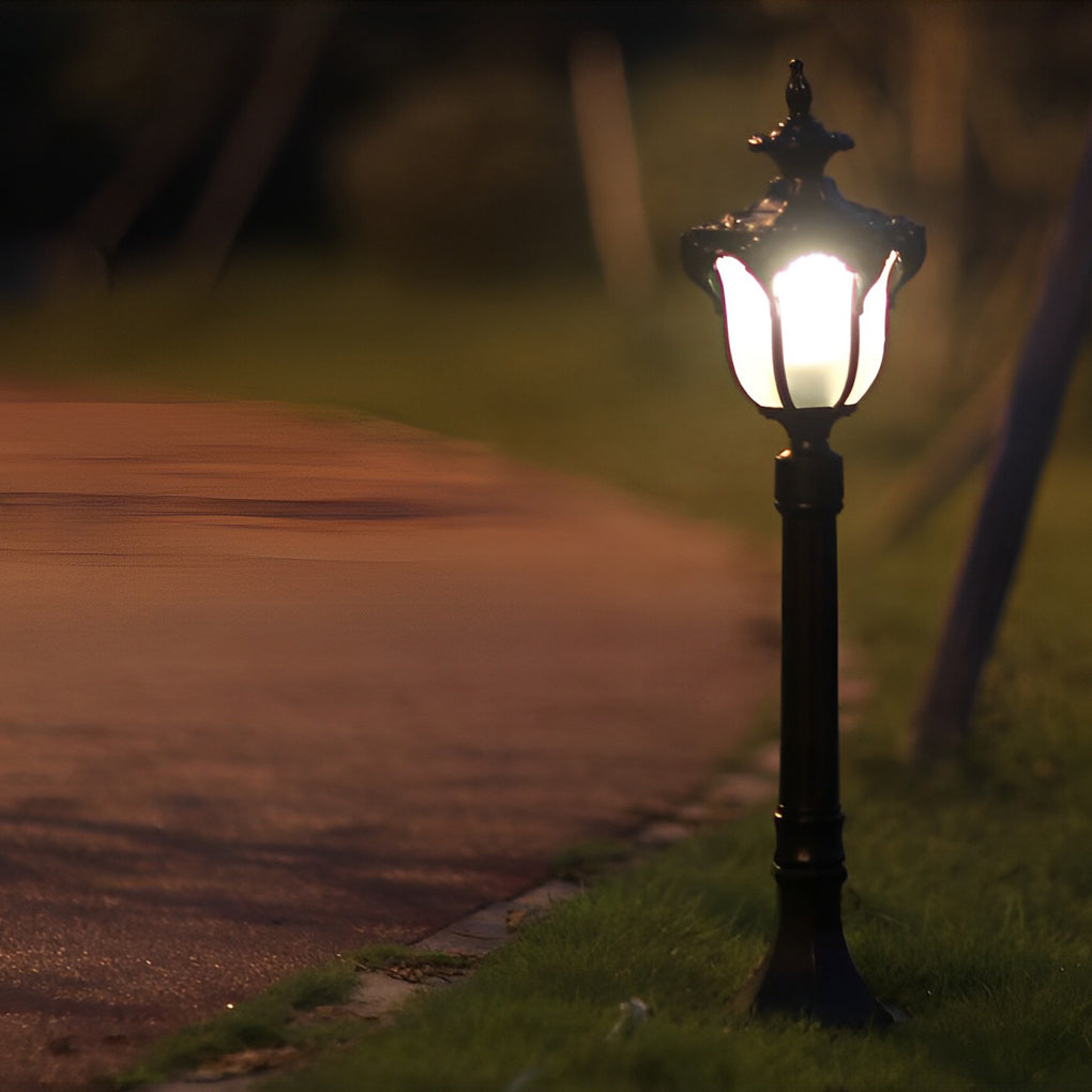 WINDSOR GARDEN LED ILLUMINATION POST - Robust & Weather-Resistant