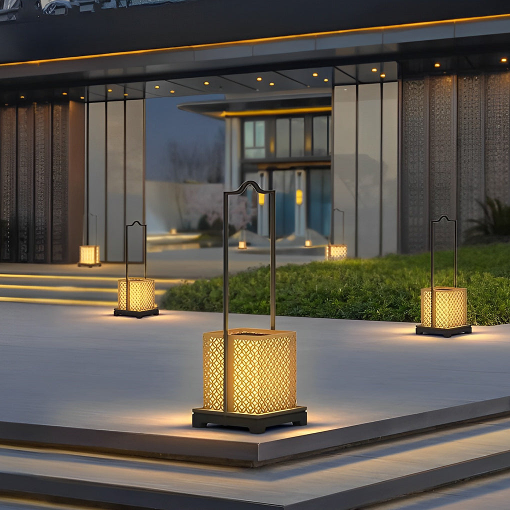 WINTHORPE SOLAR-POWERED WATER-RESISTANT GARDEN ILLUMINATOR